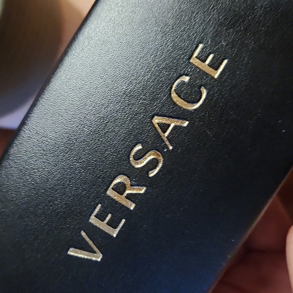 Versace hard sided glasses case - Picture 12 of 12